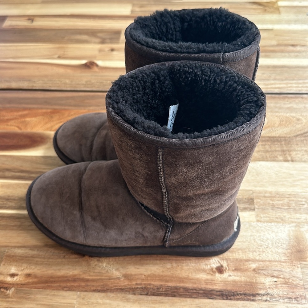 Used Mocha Brown UGGs- Size 8W - Picture 3 of 3